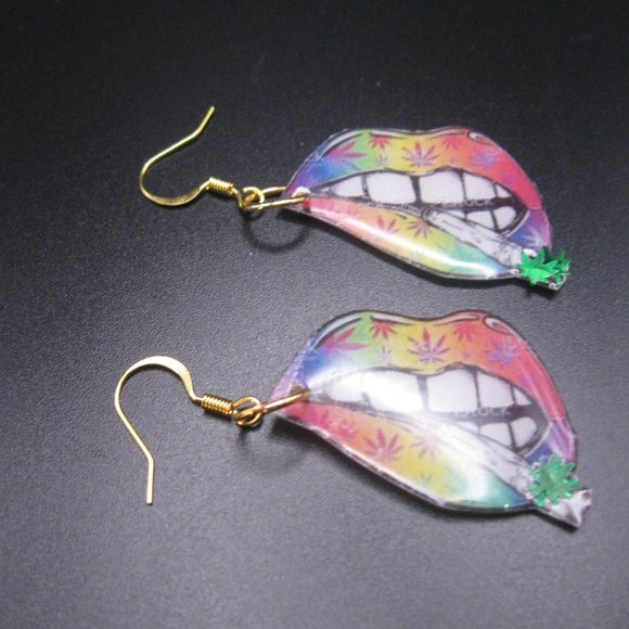 Smokin'  Dangling Earrings - Picture 2 of 3